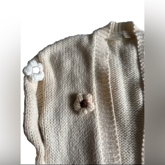 Anthropologie Maeve Chunky Knitted Cream 3D Floral Embellished Cardigan - Picture 6 of 10